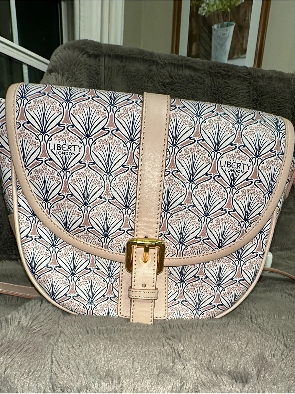 Liberty London iphis Pink Floral-Print Crossbody 7x9.5 (bags 26)
